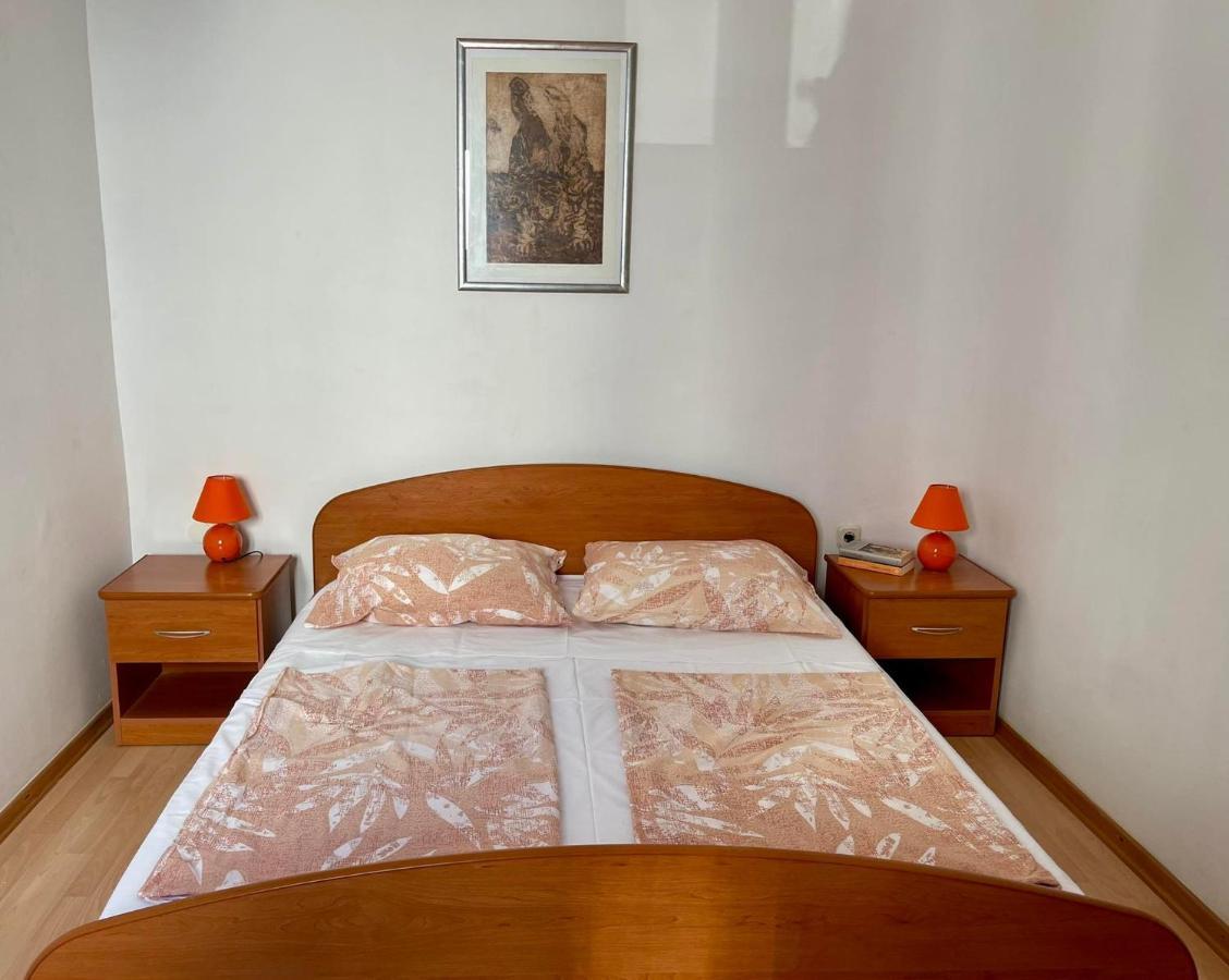 Apartments Leo Петркане Екстериор снимка