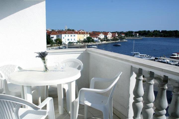 Apartments Leo Петркане Екстериор снимка