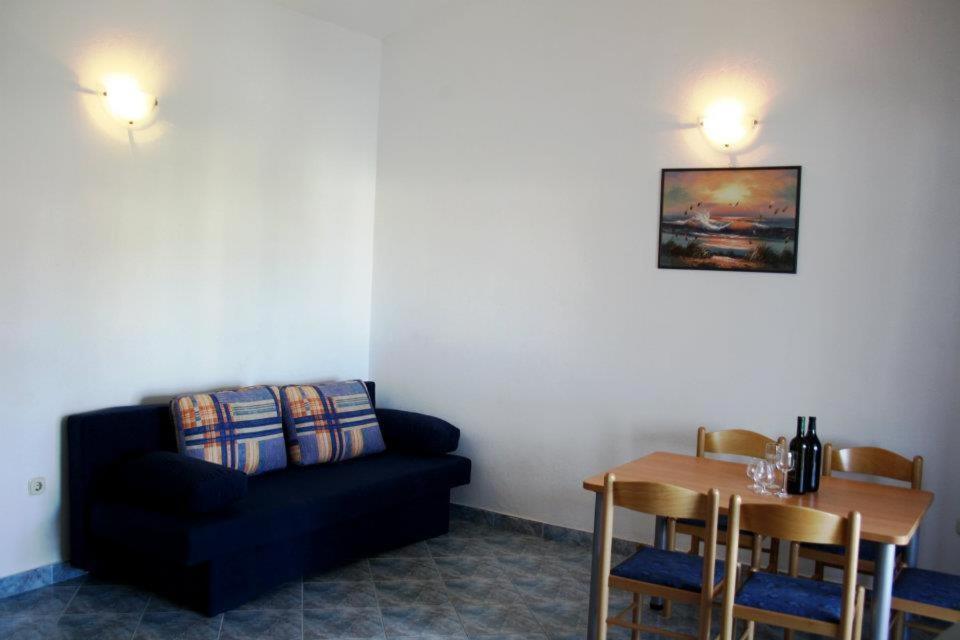 Apartments Leo Петркане Екстериор снимка