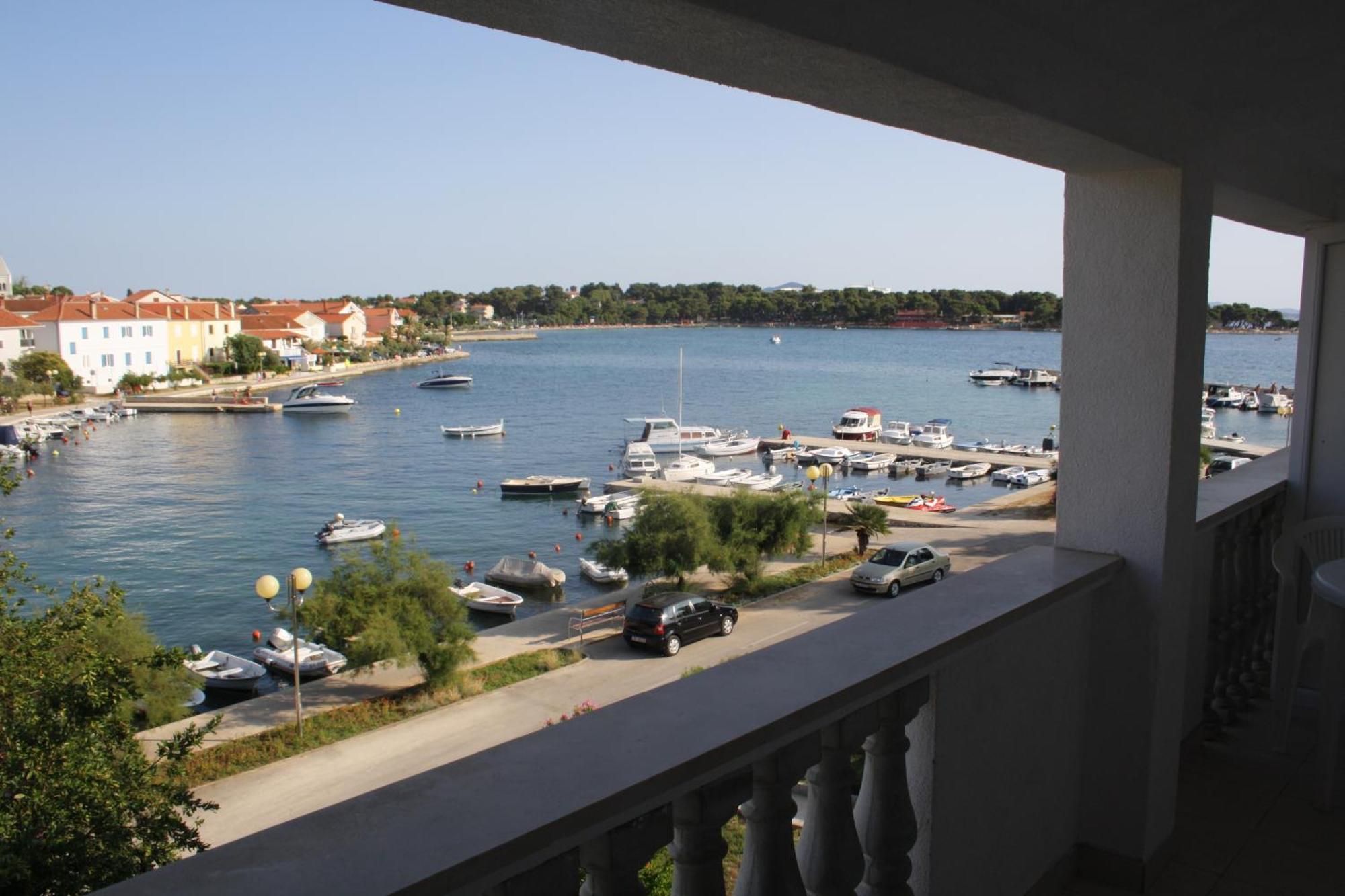 Apartments Leo Петркане Екстериор снимка